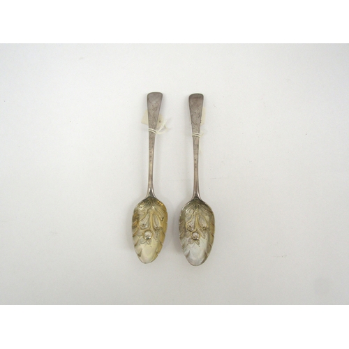 6452 - A pair of Georgian George Smith (III) & William Fearn silver berry spoons, London 1794, 107g