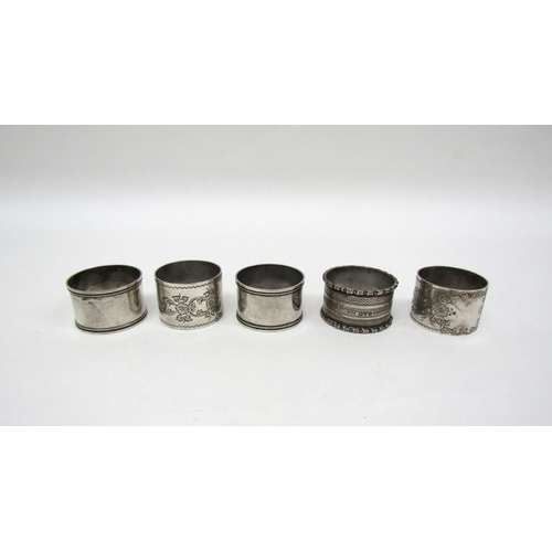 6469 - Five various silver napkin rings, 149g