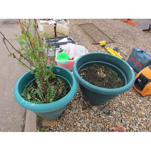 3278 - A pair of large planted plastic pots