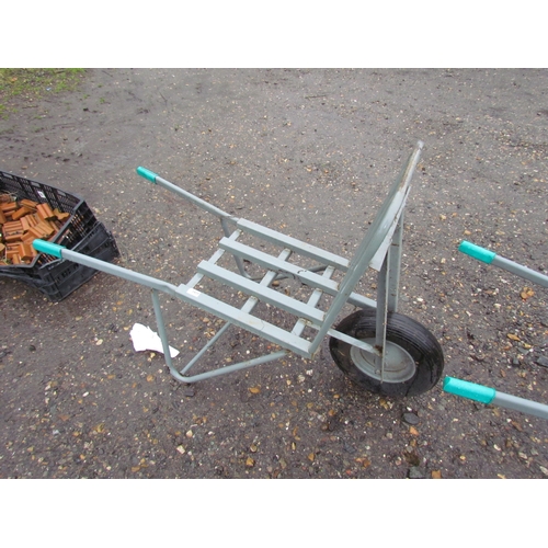 3420 - A wheelbarrow