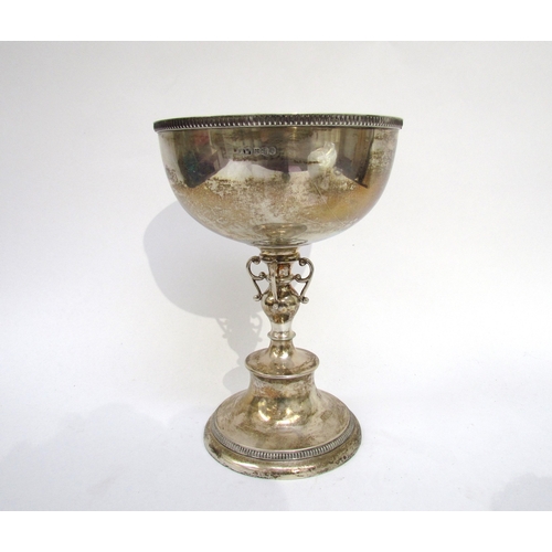 6028 - A Lee & Wigfall silver cup, Sheffield 1960, 24cm tall, 664g