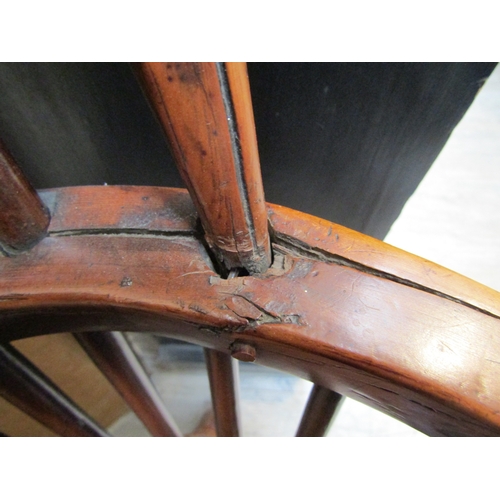 6193 - A circa 1800 elm seated Windsor hoop back chair, pierced splat, on crinoline stretcher  (C)