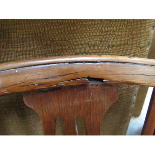 6193 - A circa 1800 elm seated Windsor hoop back chair, pierced splat, on crinoline stretcher  (C)