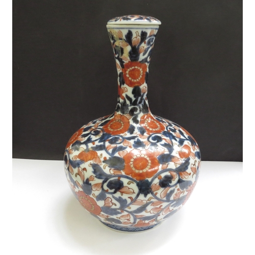 6334 - A 19th Century Chinese Imari decorated vase with lid, 22.5cm tall  (R)  £100