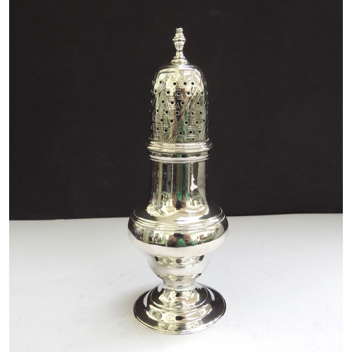 6356 - A George III Thomas Smith silver sugar caster, London 1773, 81g