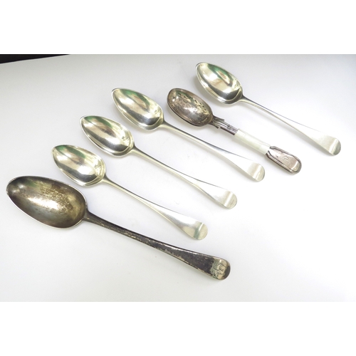 6499 - Georgian silver spoons including serving, dessert and tea spoons, various makers and dates (7), 260g