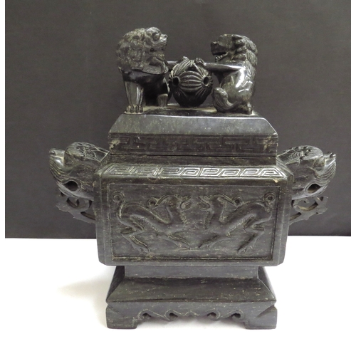 6176 - A Chinese lidded sensor dog of fo handles and lid, 20cm tall  (R)  £150