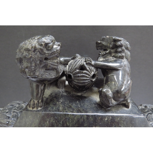 6176 - A Chinese lidded sensor dog of fo handles and lid, 20cm tall  (R)  £150