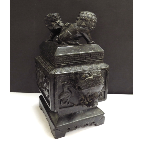 6176 - A Chinese lidded sensor dog of fo handles and lid, 20cm tall  (R)  £150