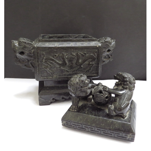 6176 - A Chinese lidded sensor dog of fo handles and lid, 20cm tall  (R)  £150