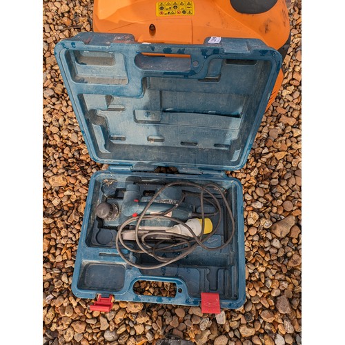 3299 - A cased 110v Bosch plane.