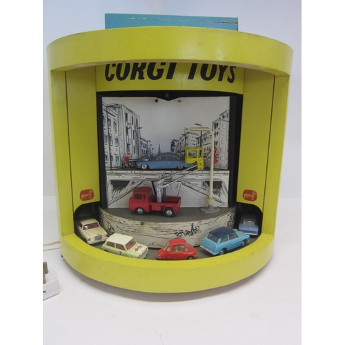 8128 - Corgi Toys - An unusual and possibly unique retail or trade fair animated display, featuring sixteen... 