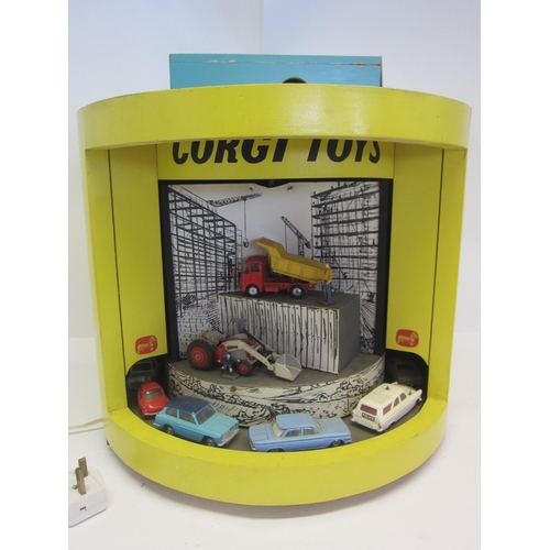 8128 - Corgi Toys - An unusual and possibly unique retail or trade fair animated display, featuring sixteen... 