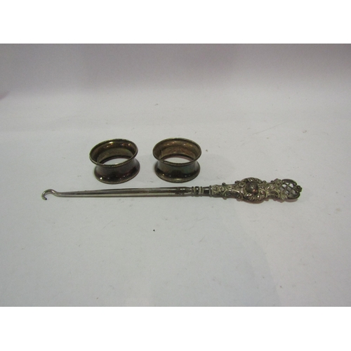 1313 - A silver handled button hook and two silver napkin rings (3)    (R) £15