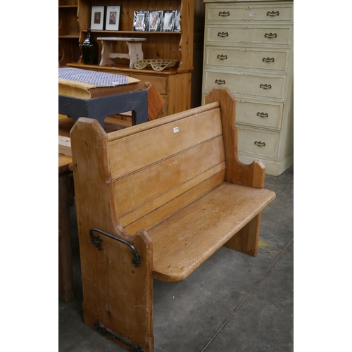 2306 - A small Victorian pine pew 105cm wide