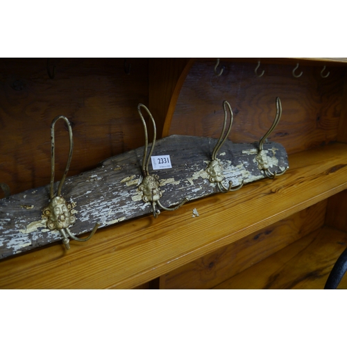 2331 - A pine four hook wall mounted coat hanger     (R) £20