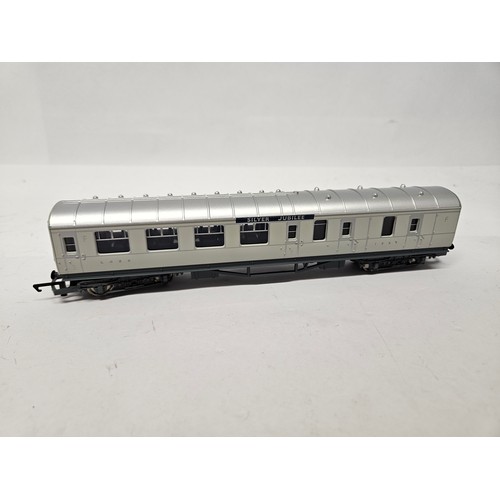 8569 - A Hornby 00 gauge Silver Jubilee Coach Pack, comprising two LNER 1st class composite coaches and one... 