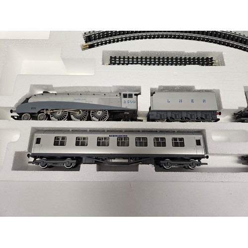 8536 - A boxed Hornby 00 gauge R837 Silver Jubilee electric train set comprising R312 LNER Silver Link Clas... 