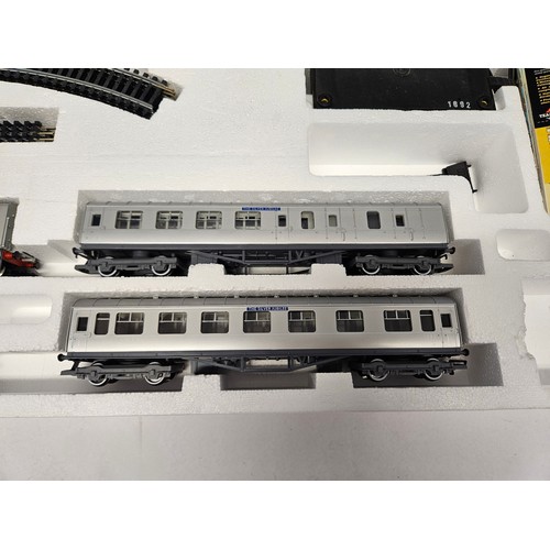 8536 - A boxed Hornby 00 gauge R837 Silver Jubilee electric train set comprising R312 LNER Silver Link Clas... 