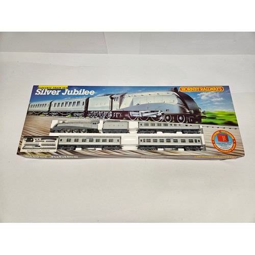 8536 - A boxed Hornby 00 gauge R837 Silver Jubilee electric train set comprising R312 LNER Silver Link Clas... 