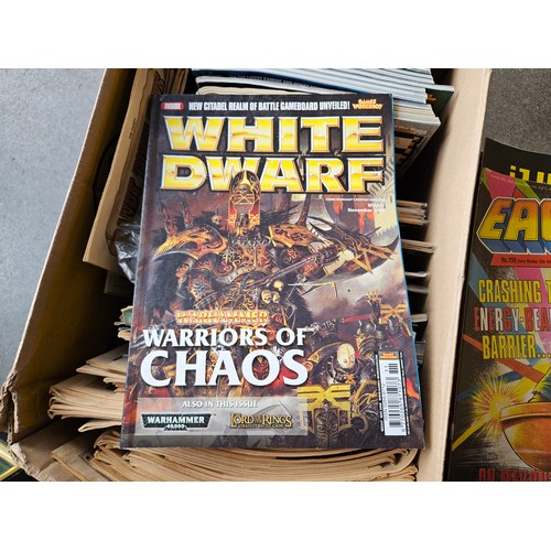 8035 - A mixed collection of magazines and comics including White Dwarf, Valour, Eagle, Aliens, Freak Broth... 