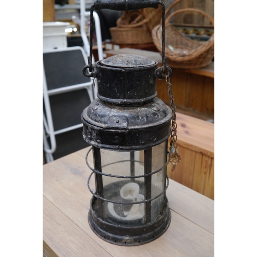 2488 - A railway candle lantern     (R) £60