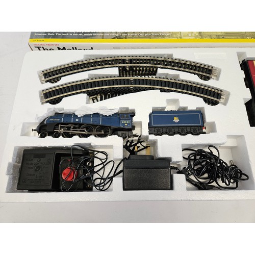 8517 - A boxed Hornby 00 gauge R1040 The Mallard electric train set comprising BR 4-6-2 'Mallard' Class A4 ... 