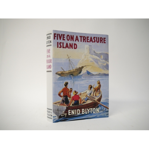 7148 - Enid Blyton: 'Five on a Treasure Island', London, Hodder & Stoughton, 1942, 1st edition, original cl... 