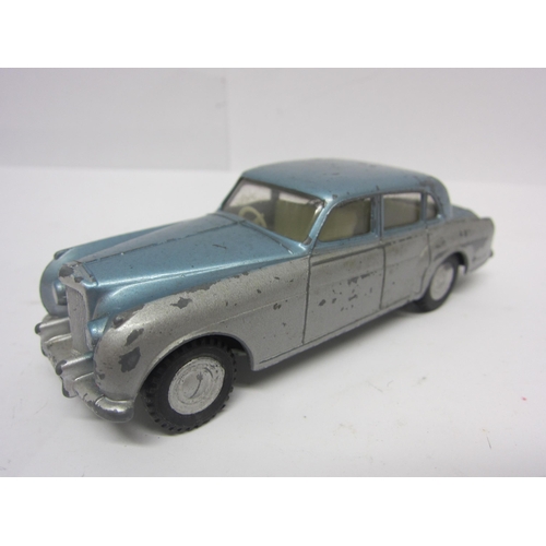 8124 - Five unboxed Triang Spot-On diecast cars to include 101 Armstrong Siddeley Sapphire with green body ... 