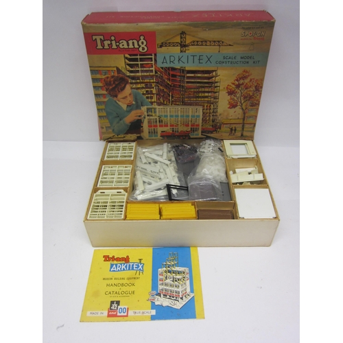 8127 - A Triang Spot-On Arkitex Set No.2 scale model construction kit in original pictorial card box (conte... 