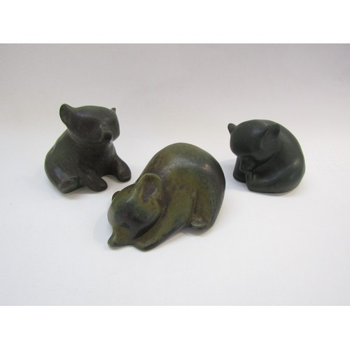 9120 - Richard Lindh for Arabia of Finland - Three ceramic figures of bears. Largest 12cm high  (C)