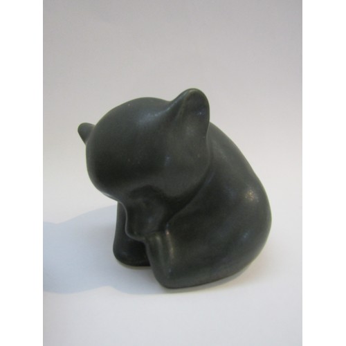 9120 - Richard Lindh for Arabia of Finland - Three ceramic figures of bears. Largest 12cm high  (C)