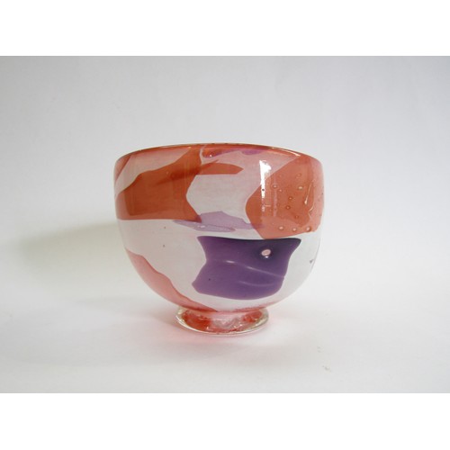 9192 - A Layne Rowe Studio art glass small bowl in white with red and amethyst flashes. Signed to foot rim.... 