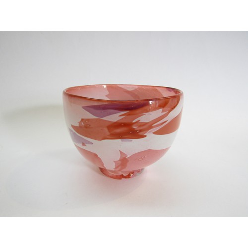 9192 - A Layne Rowe Studio art glass small bowl in white with red and amethyst flashes. Signed to foot rim.... 