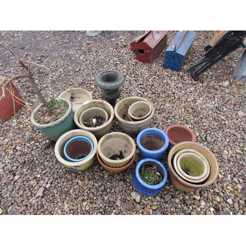 3354 - A quantity of mixed pots including glazed and terracotta     (E) £10-20