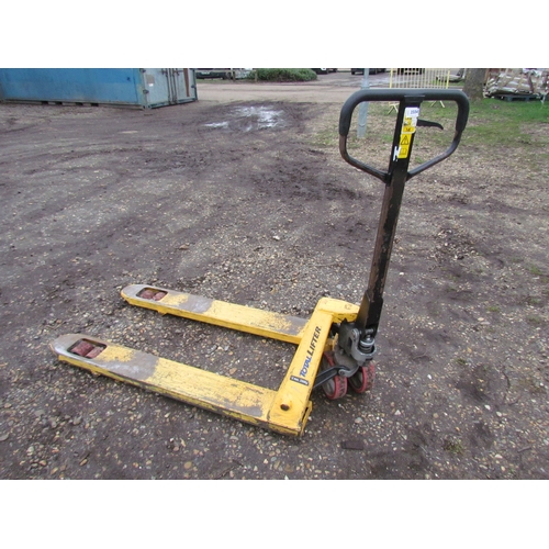 3504 - A 2500kg Total lifter pallet truck