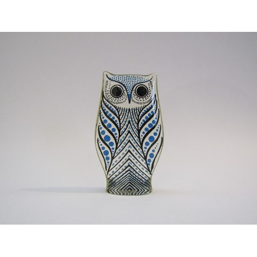 9143 - A Lucite figure of an Owl by Abraham Palatnik, 'Made in Brazil' label, 8.5cm high