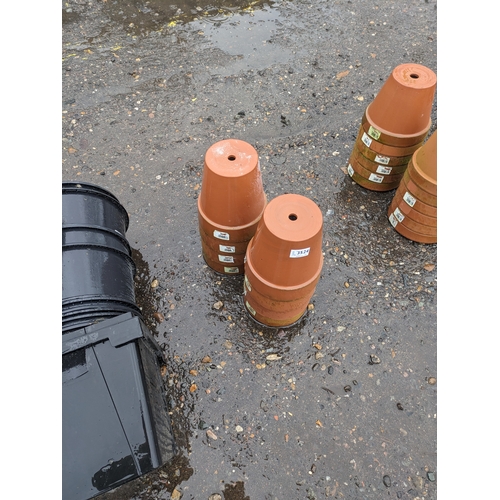 3524 - Eight terracotta long tom pots