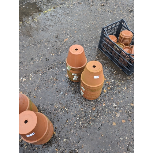 3525 - Twelve terracotta pots