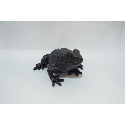 4056 - A frog figure, 16cm wide x 9cm tall