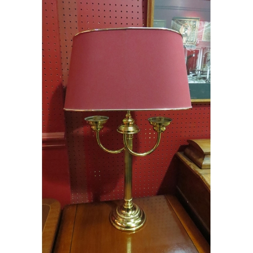 4064 - A brass ridged column table/library lamp, twin sconce with wine coloured shade