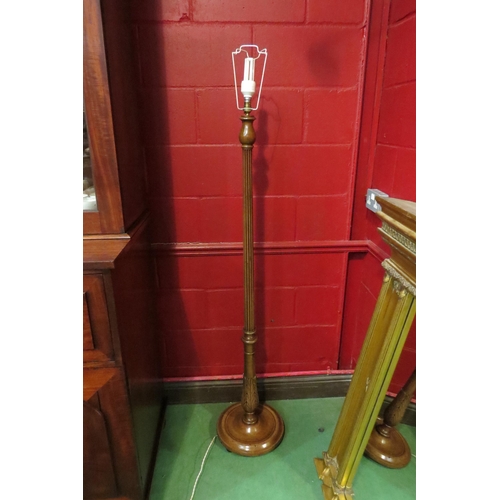 4140 - A Georgian style mahogany standard lamp with turned and fluted column with carved decoration on a ci... 