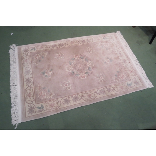 4454 - A Chinese fringed rug beige/pink flower design, 187cm x 122cm