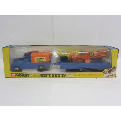 8136 - A boxed Corgi Toys diecast Flying Club Gift Set 19, comprising Land-Rover, Nipper Aircraft and Trail... 