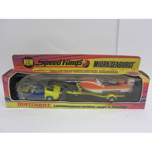 8210 - A collection of Matchbox Super Kings and Speed Kings diecast vehicles in original window boxes, to i... 