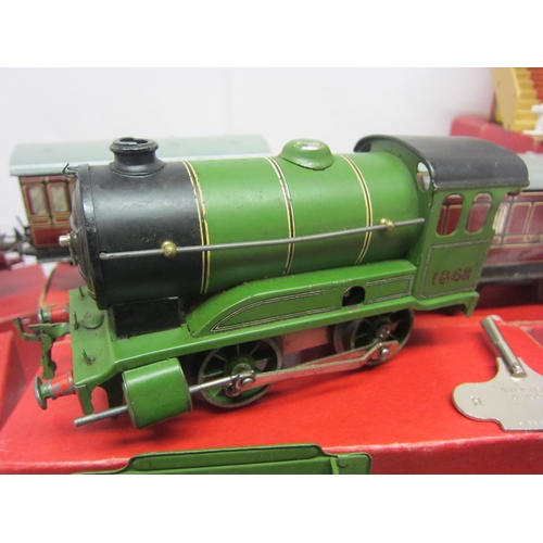 8470 - A boxed Hornby 0 gauge 501 LNER 0-4-0 clockwork locomotive and boxed 501 tender, together with boxed... 