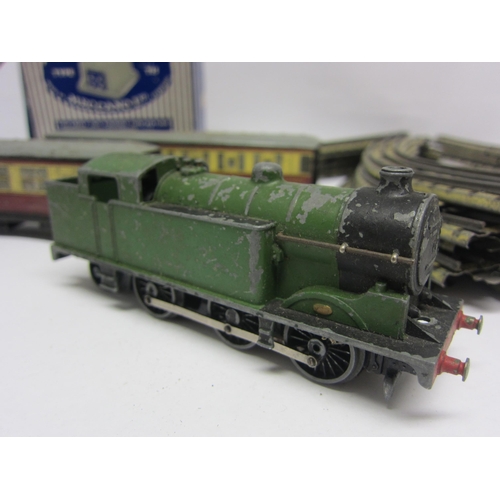 8524 - Two heavily playworn Hornby Dublo 00 gauge locomotives to include 'Silver King' with tender EDL7 0-6... 