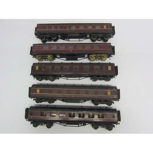 8532 - A set of five scratch built 0 gauge coaches in LMS maroon livery (5)