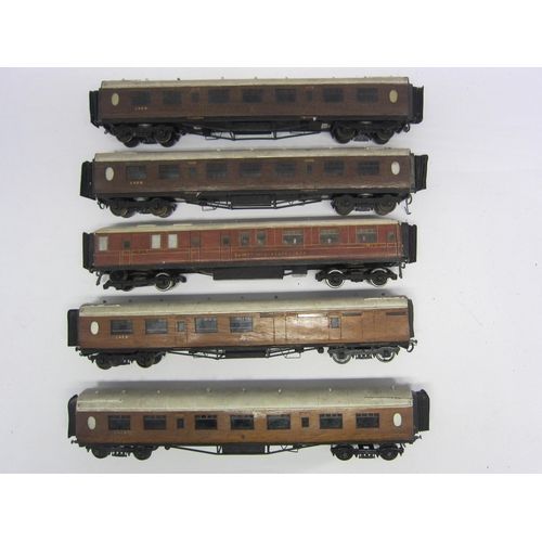 8534 - A set of five scratch built 0 gauge LNER coaches (5)