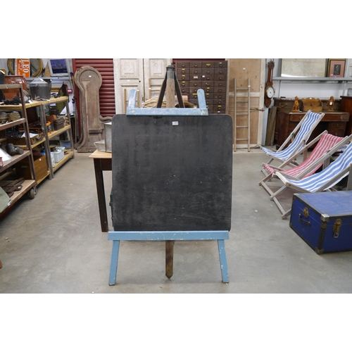 2034 - A blackboard on blue painted easel   (R) £20